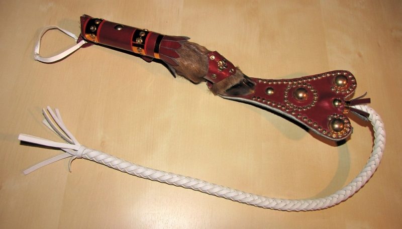 Сотрудник администрации Белого дома пугал коллег камчой