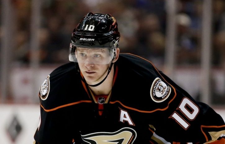 Нападающий «Анахайма» стал первой звездой месяца в НХЛ