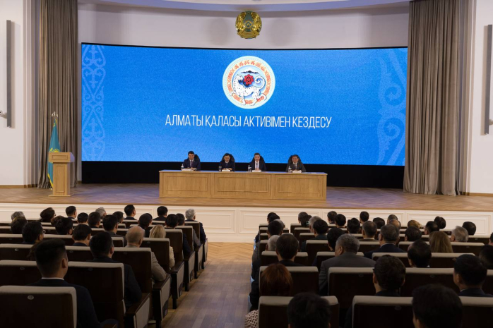 Премьер представил активу города акима Алматы