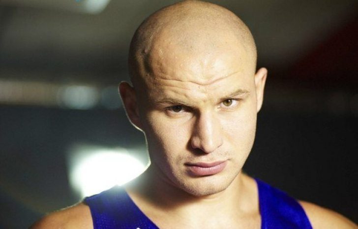 Иван Дычко досрочно завершил бой на чемпионате Азии