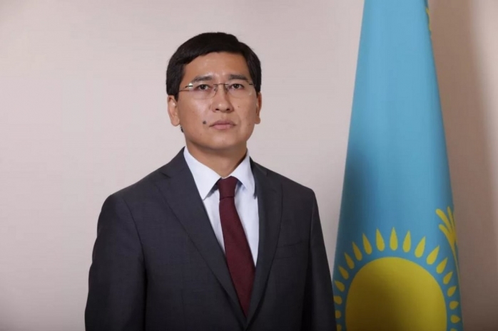 Асхат Аймагамбетов поздравил учеников и учителей с окончанием учебного года