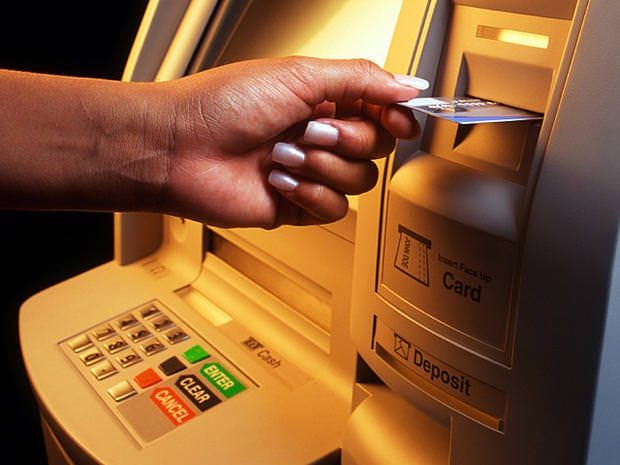 Казахстанцам запретят снимать со счетов более 5,6 млн тенге