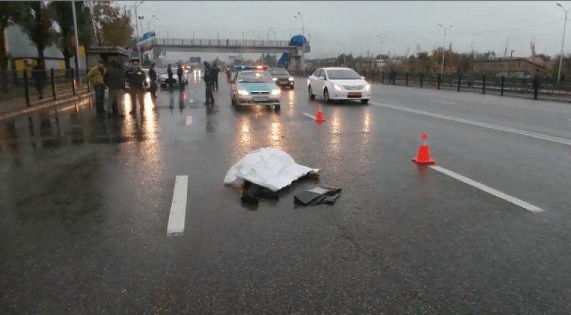 В Алматы под колесами автомобиля скончался пешеход (ФОТО, ВИДЕО)