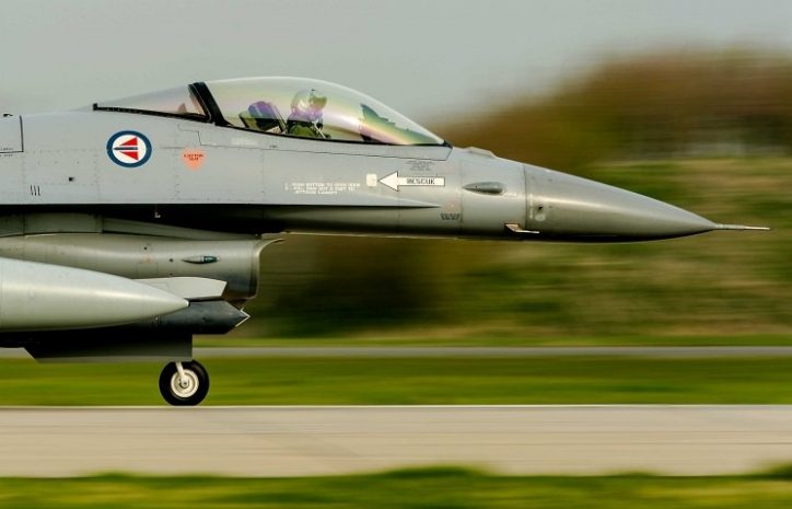 Истребитель ВВС Нидерландов сопровождал бомбардировщики РФ