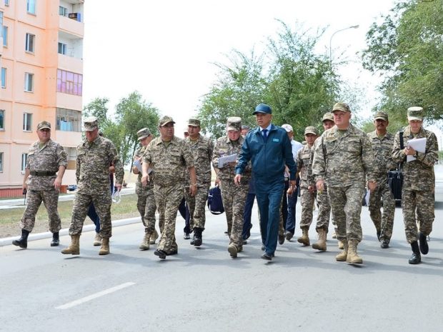 Министр обороны проверил строительство объектов на военных полигонах