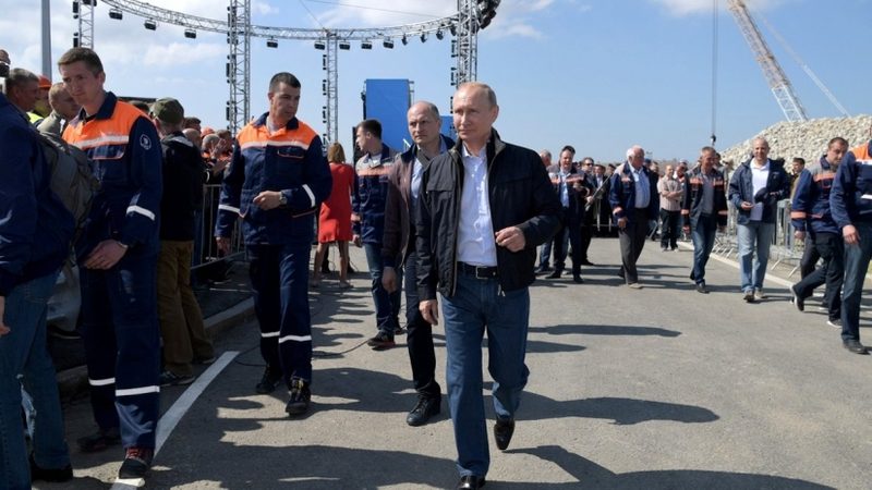 Владимир Путин открыл железнодорожное движение на Крымском мосту