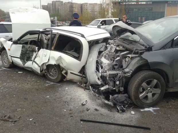 Страшное ДТП с участием 5 машин спровоцировал пьяный водитель в Алматы