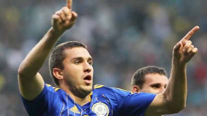 Дубль Хижниченко принес ничью в матче со сборной Польши