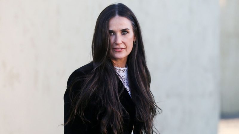 Деми Мур призналась, что в 15 лет мать продала ее педофилу