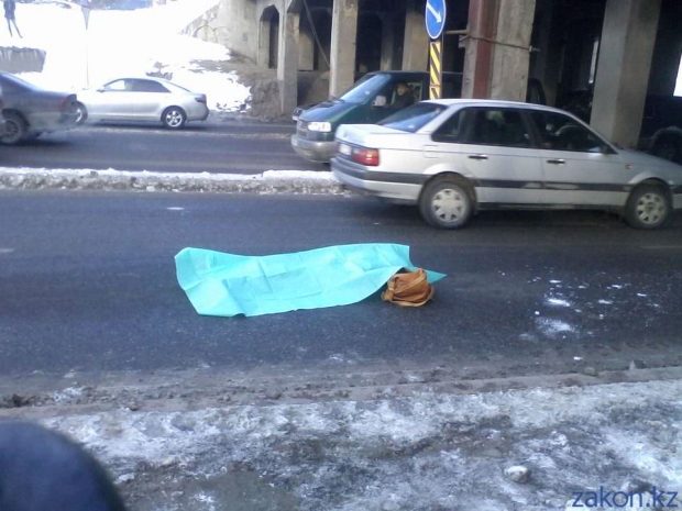 В Алматы школьница спрыгнула с моста