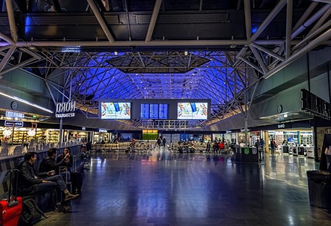 Из-за извержения вулкана отменено авиасообщение с Исландией