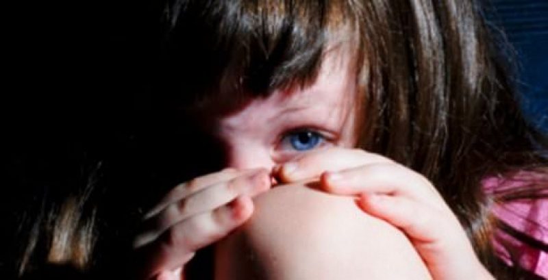 Школьного учителя обвинили в сексуальном домогательстве