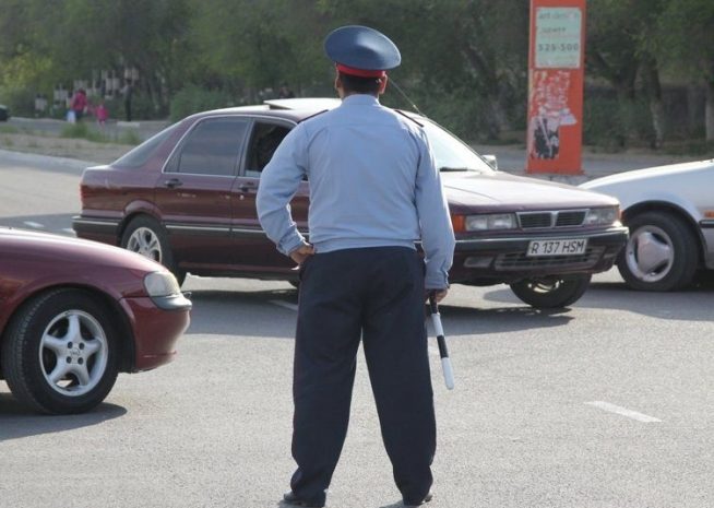 Алматинец дал взятку в $1000, чтобы быстрее стать полицейским