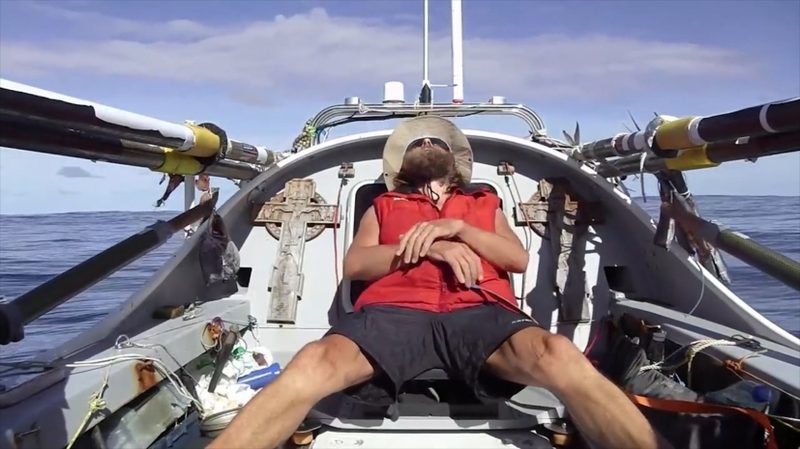 Лодка Федора Конюхова перевернулась во время шторма в Южном океане