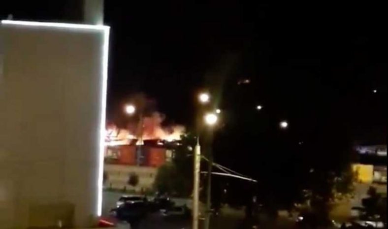 В Алматы горит рынок «Саяхат Инвест»