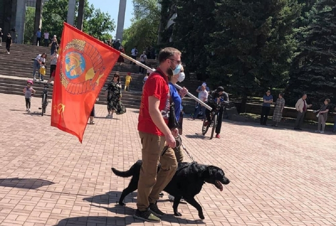 Меня это оскорбляет — публицист о флагах СССР в центре Алматы