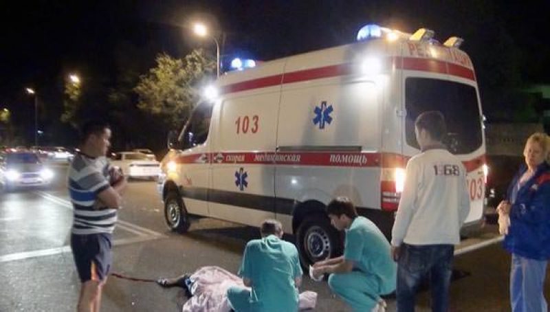 «Мерседес» задавил инвалида-попрошайку в Алматы