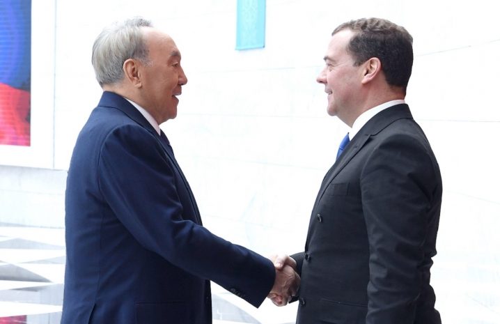 Мы с вами снова коллеги – Назарбаев встретился с Медведевым