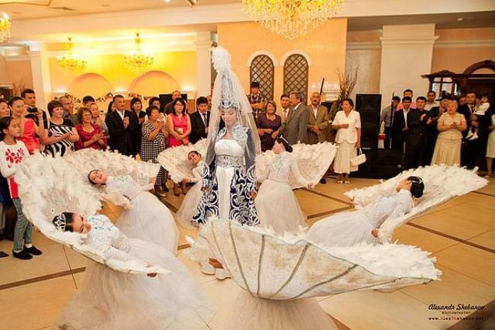 Национальную казахскую одежду представили в Кремле