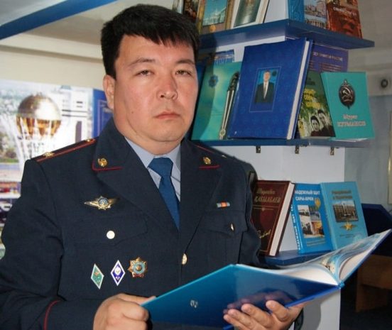 Казахстанский полицейский написал стихи своему погибшему коллеге