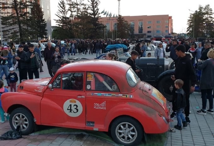 Караван из редких ретроавто прибыл в ПавлодарЭксклюзив