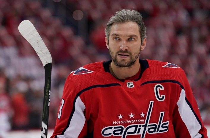 Александр Овечкин получил приз имени Уэйна Гретцки