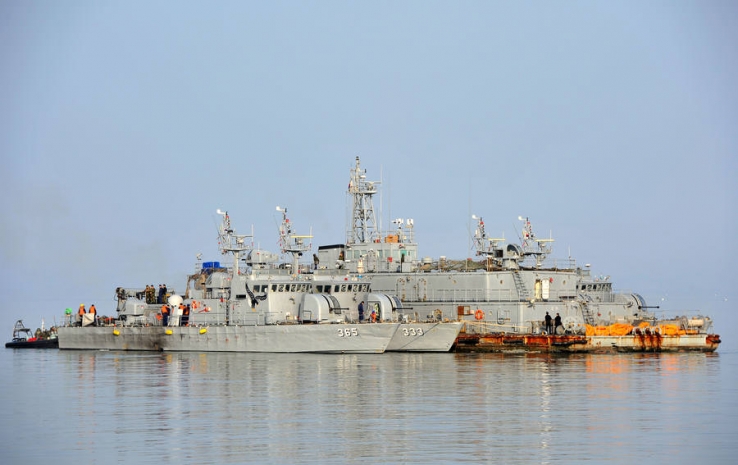 Cудна Северной и Южной Кореи обменялись выстрелами