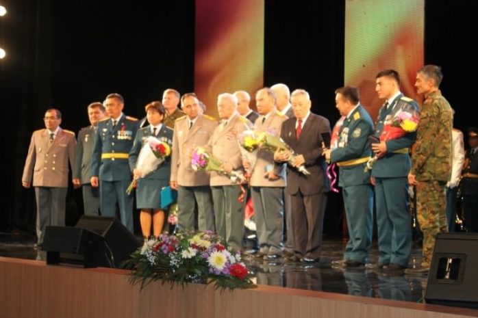 В Алматы отметили День спасателя