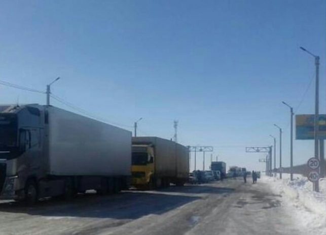 В Павлодарской области из-за Наурыза образовались очереди на границе с РФ