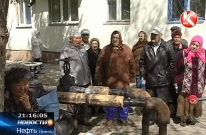 В Кокшетау бомжи занимаются сексом на глазах у прохожих