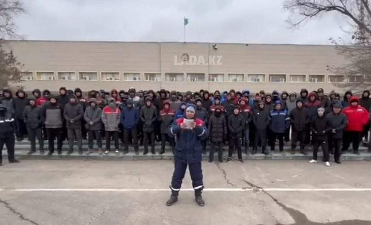 Безработные в Жанаозене обратились к властям РК с просьбой о трудоустройстве