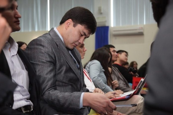 У нас нет программ по предотвращению ранних беременностей – депутат Макен