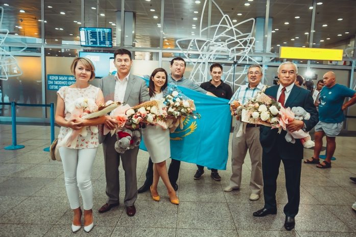Сборную Казахстана по легкой атлетике встретили в аэропорту Алматы