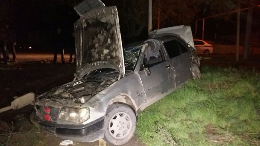 В Алматы машина улетела в кювет: есть пострадавшие (ФОТО)