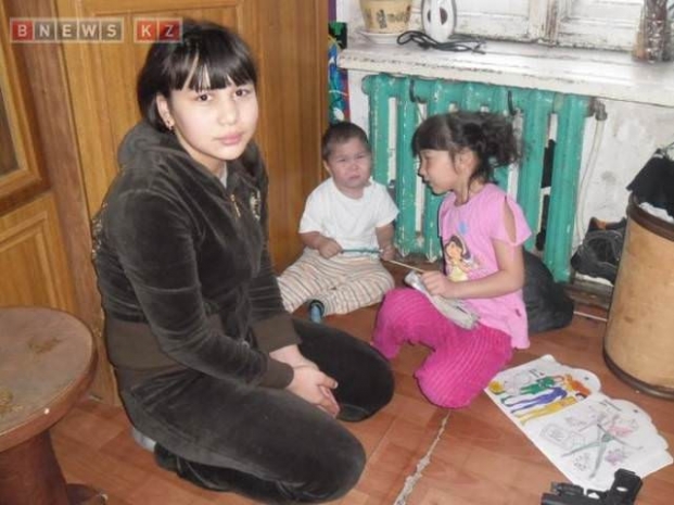 В Уральске мать с 5 детьми живет в одной комнате