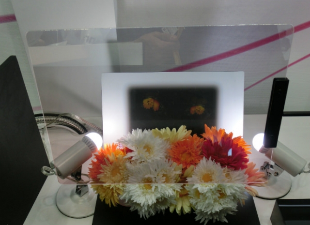 Создана «умная» прозрачная пленка для стекла