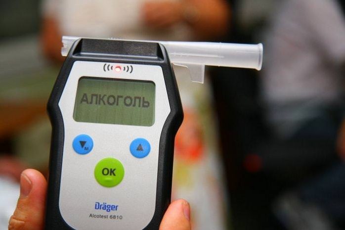 Патрульным Казахстана выдадут мобильные алкотестеры