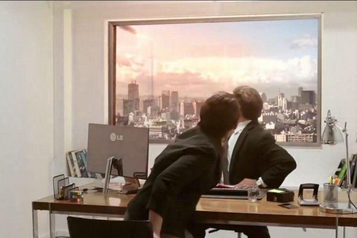 Во время собеседования за окном офиса пролетел метеорит