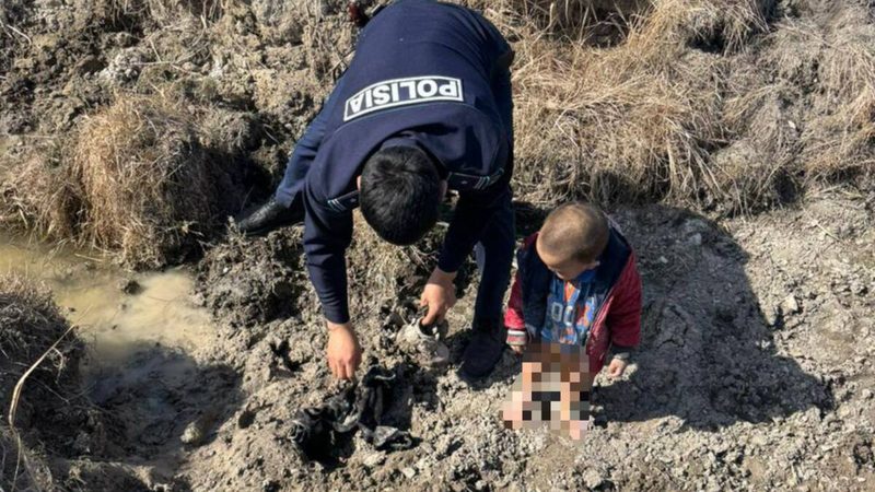 Трехлетний ребенок заблудился в степи в области Абай
