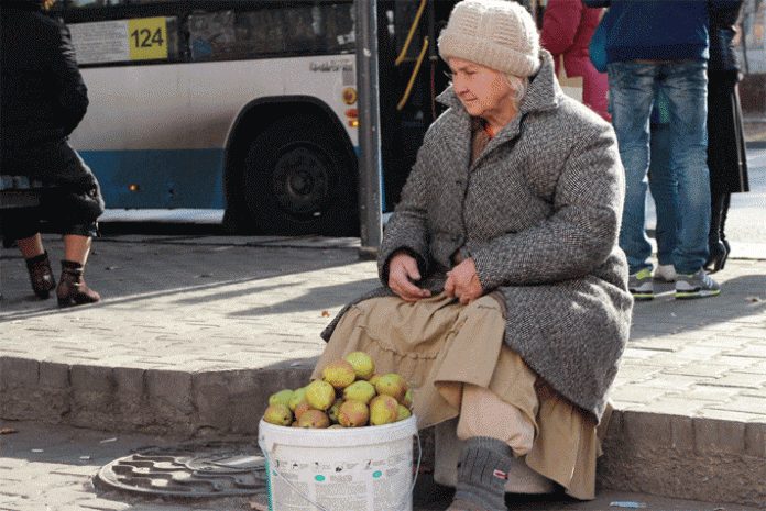 Уличных торговцев в Алматы освободили от кассовых аппаратов