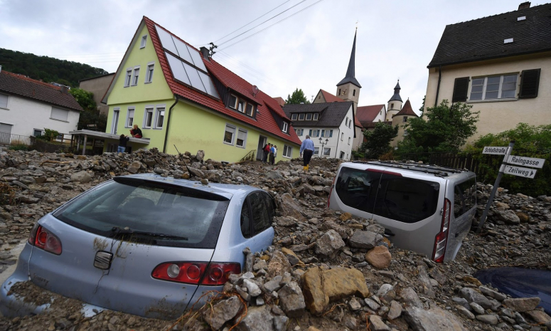 Более 50 человек пропали без вести после наводнения в Германии