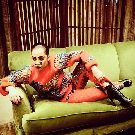 Леди Гага стремительно лысеет