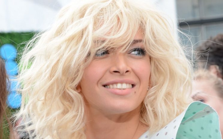 Звезды, которые стали мамами до 20 лет