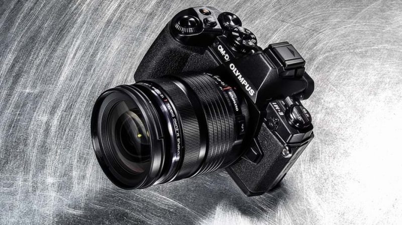 В Казахстане стала доступна новая камера Olympus OM-D E-M1