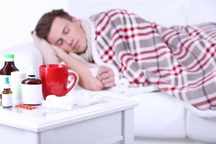 Минздрав: недопустимо заниматься самолечением COVID-19