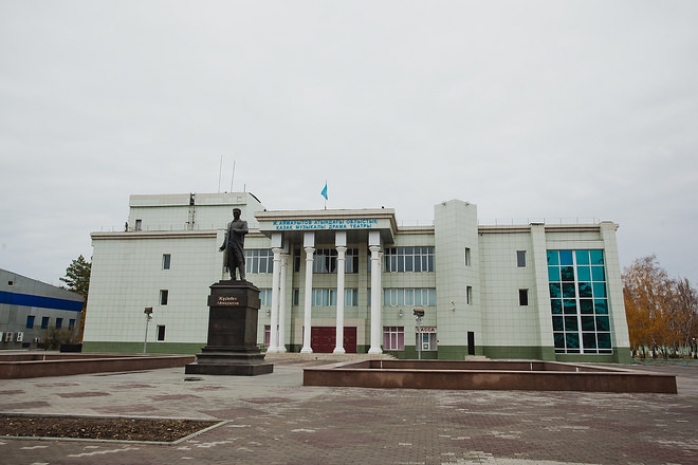 Павлодарским актерам Казахского музыкально-драматического театра выдали зарплату