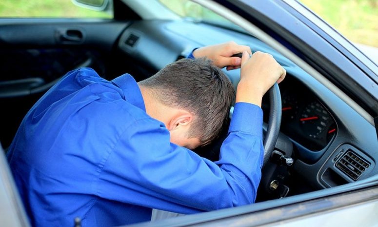 Пьяный водитель, скрываясь от полицейских, сбил девушку в ВКО