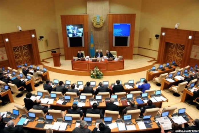 Парламент Казахстана принял закон о Нацпалате предпринимателей