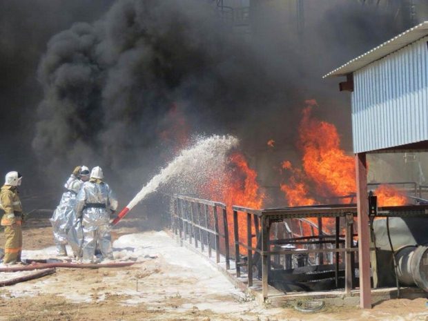 Пожар на нефтехранилище в ЮКО полностью потушен