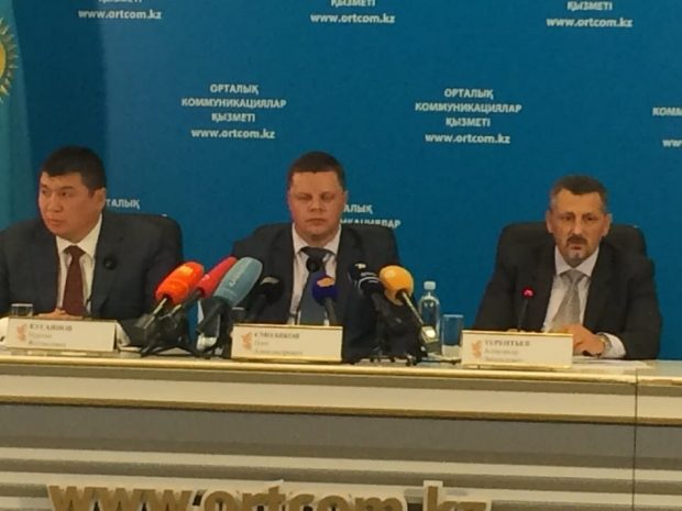 Нацбанк призвал не паниковать и отмечать День Конституции